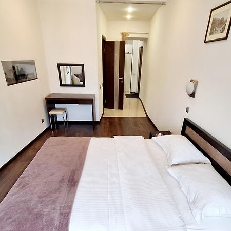 Apartment Mitskevycha Square 5 Lviv Bagian luar foto