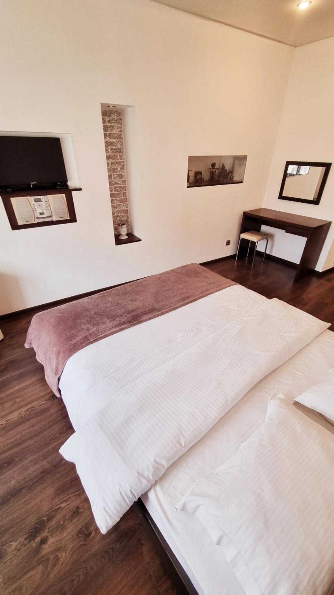 Apartment Mitskevycha Square 5 Lviv Bagian luar foto
